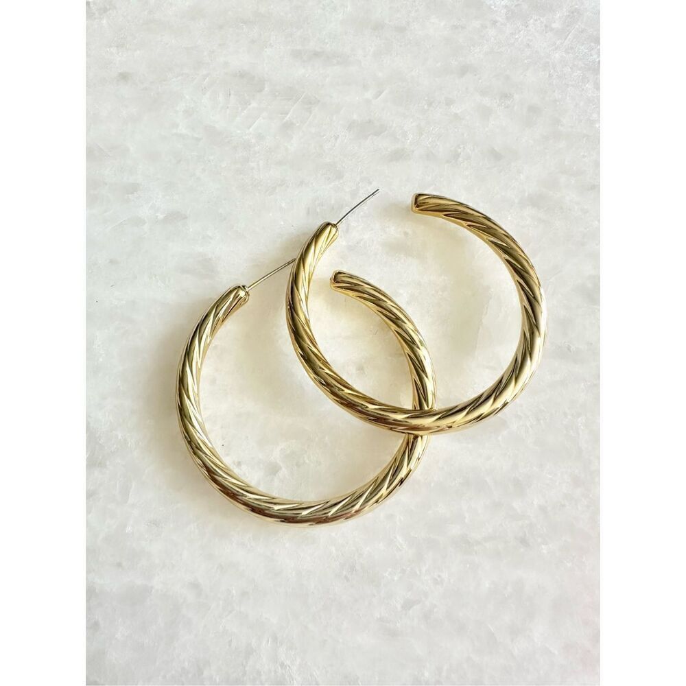 Light weight gold twisted hoops